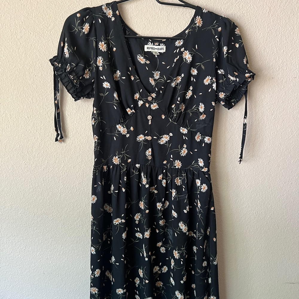 Inspired Hearts Black Daisy-Print Midi Dress